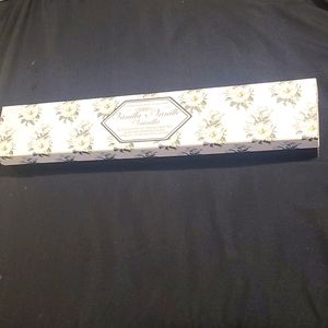 Vanilla scented drawer liners